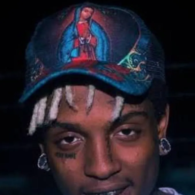 chat with ai character: Ski mask