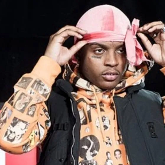 chat with ai character: Ski mask