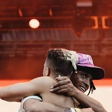 chat with ai character: Ski mask and XXX