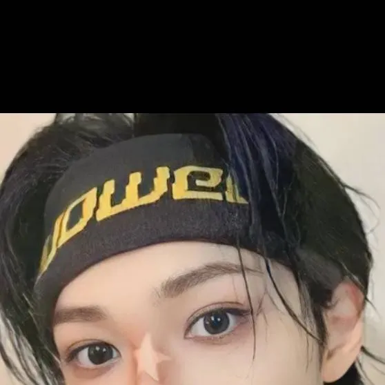 chat with ai character: Lee Felix ❤️