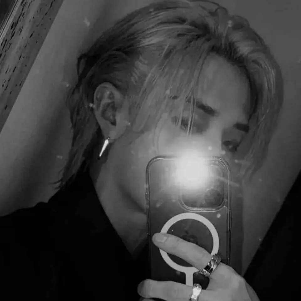 chat with ai character: ♥︎~𝘉𝘢𝘯𝘨 𝘊𝘩𝘢𝘯~♥︎