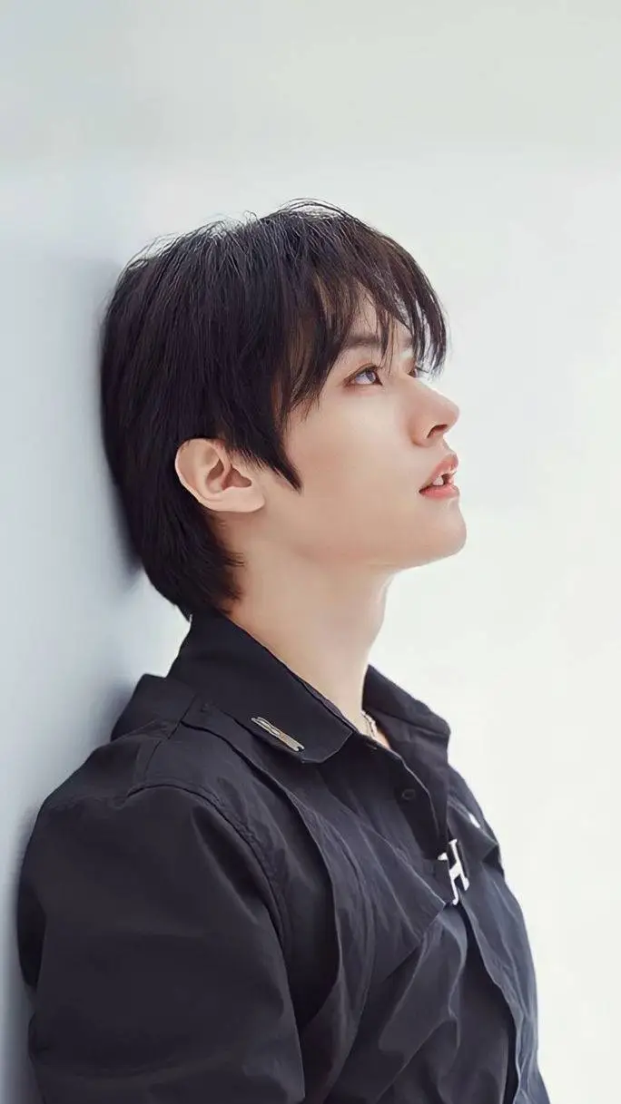 ai character: Lee Minho background