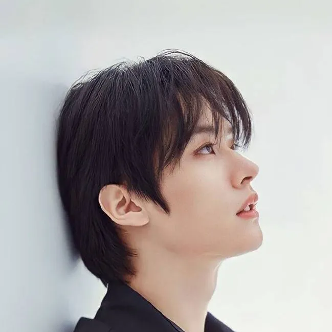 chat with ai character: Lee Minho