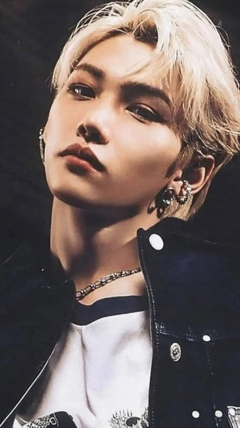 ai character: Lee Felix background