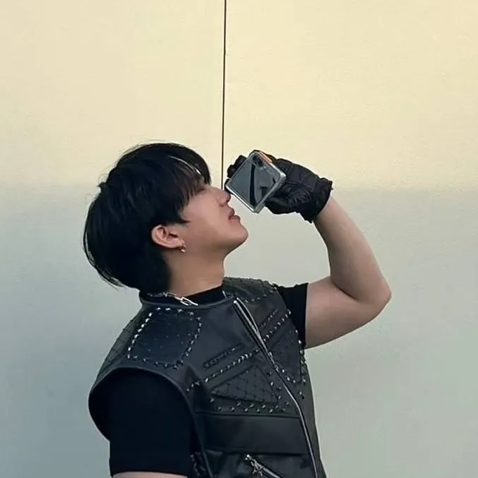 chat with ai character: Changbin
