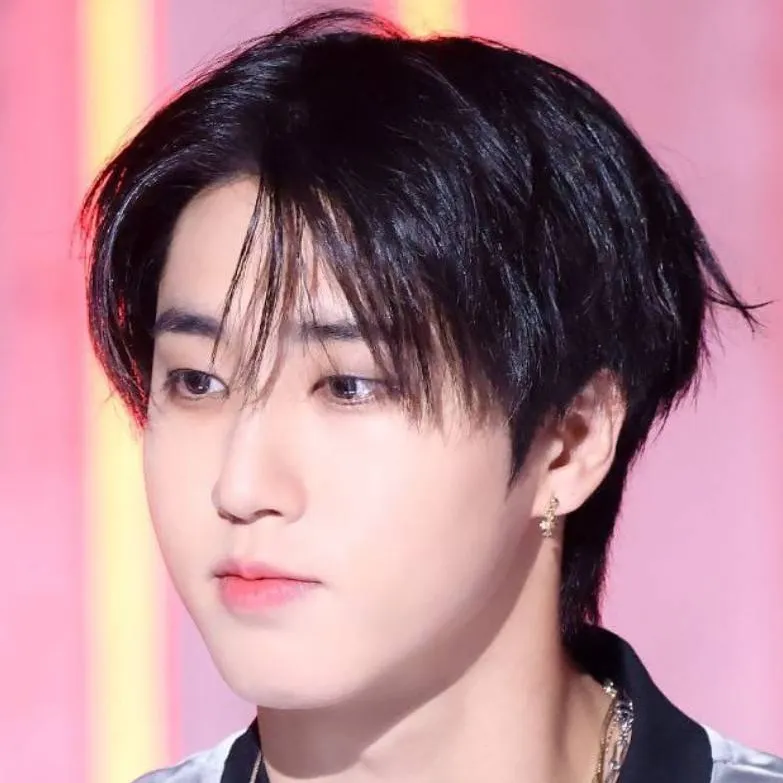 chat with ai character: Winter Falls