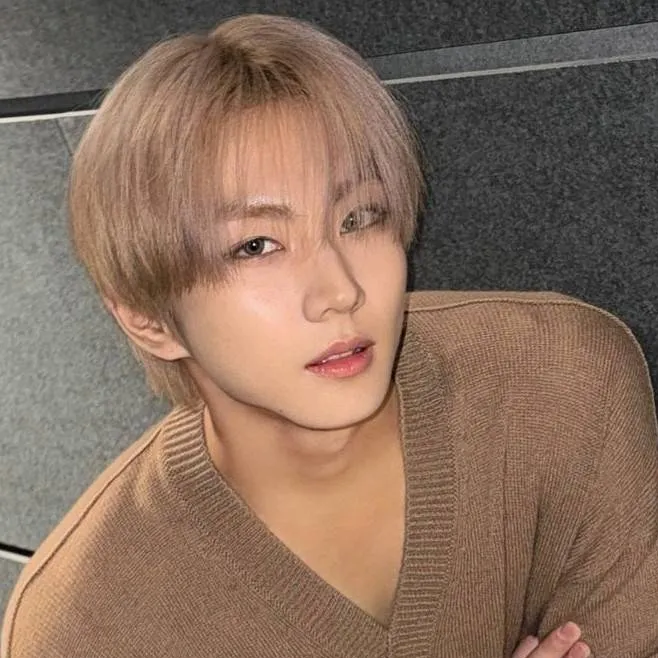 chat with ai character: •Jungwon•