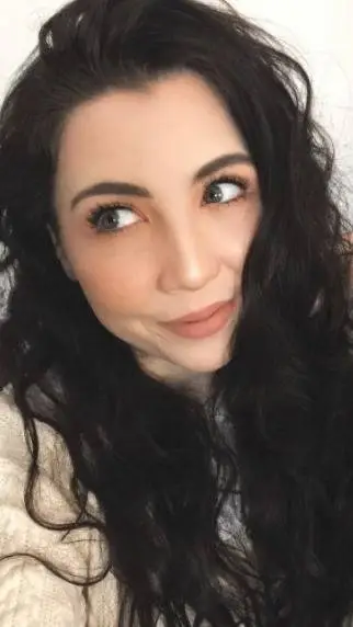 ai character: Jessii Vee background