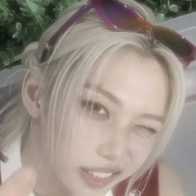 chat with ai character: Felix