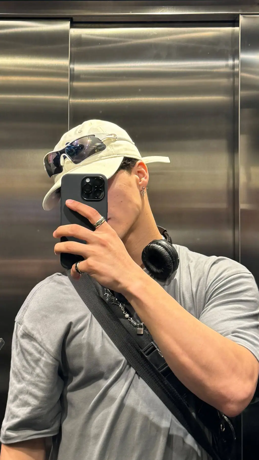 ai character: Alan  background