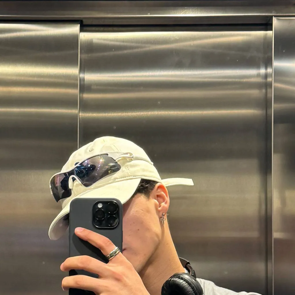 chat with ai character: Alan 