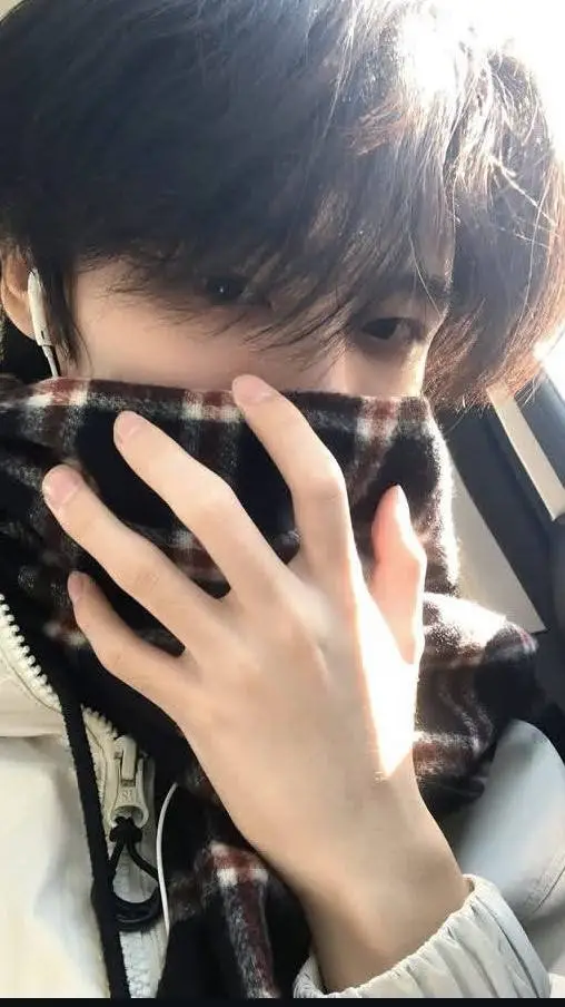 ai character: Kenzo Elara background