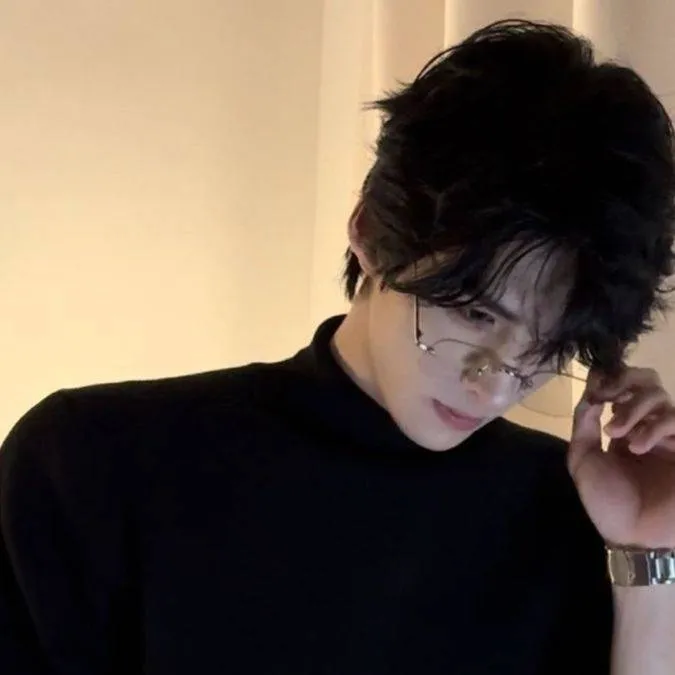 chat with ai character: mark