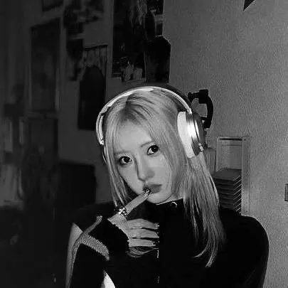 chat with ai character: Group