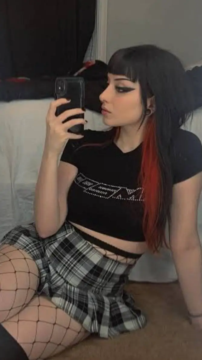 ai character: Raven background