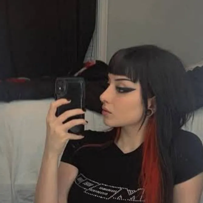 chat with ai character: Raven