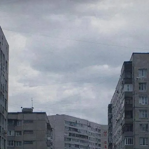 chat with ai character: FPE 80's