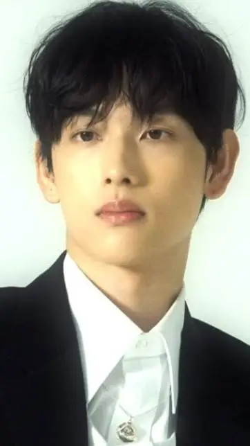 ai character: Yim Si-wan. background
