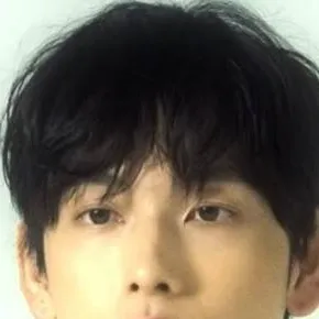 chat with ai character: Yim Si-wan.