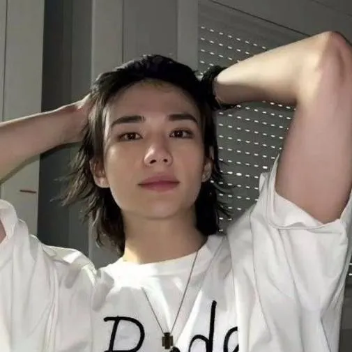 chat with ai character: hyunjin💋