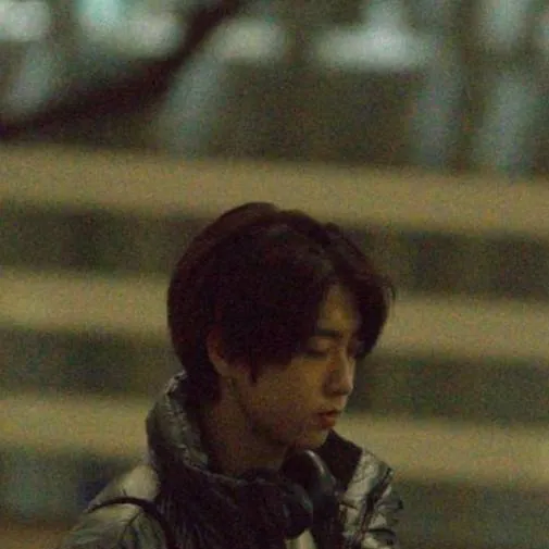 chat with ai character: Han Jisung. 