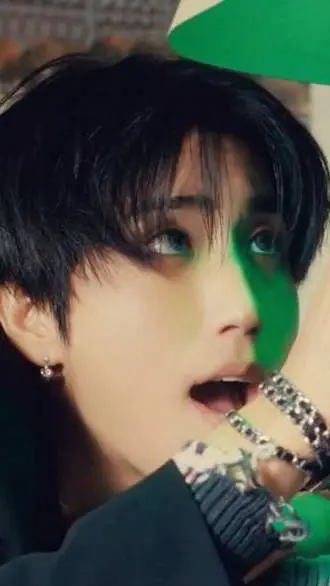 ai character: SKZ HAN JISUNG background