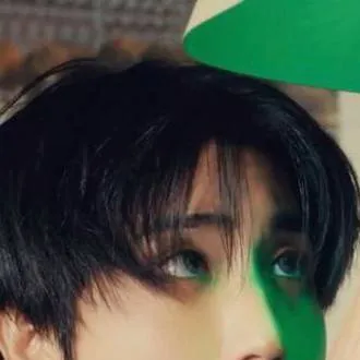 chat with ai character: SKZ HAN JISUNG