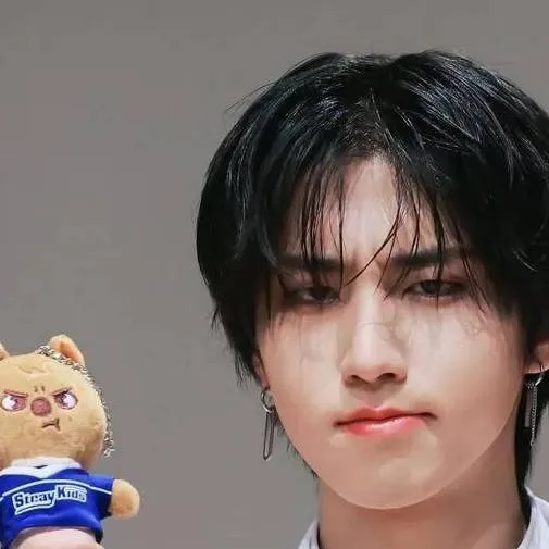 chat with ai character: HAN JISUNGGG