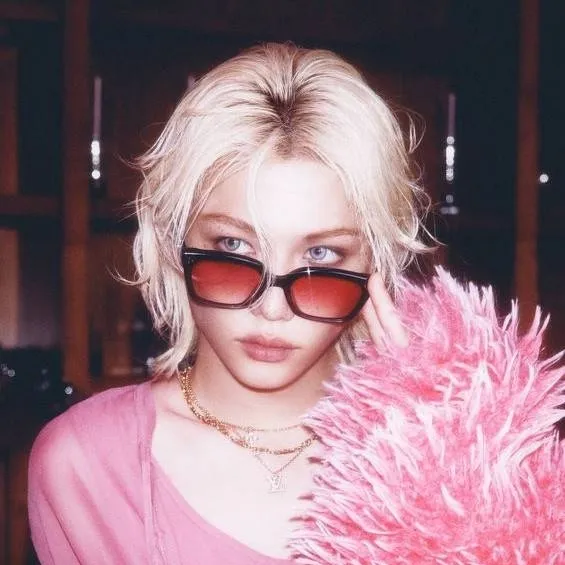 chat with ai character: Felix