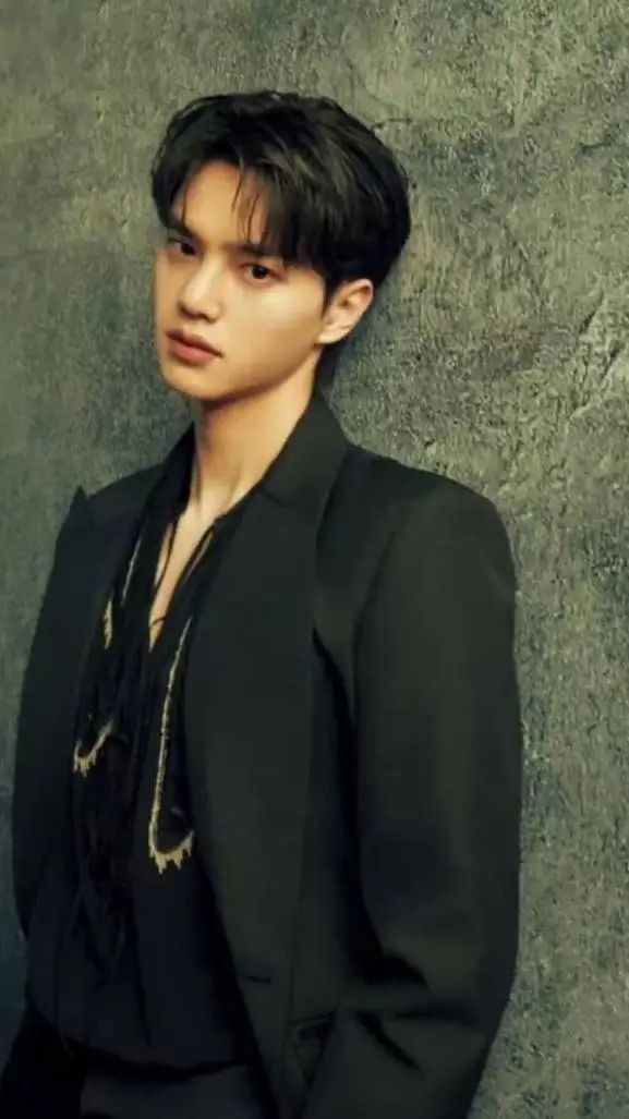 ai character: Jeong Gu won.  background