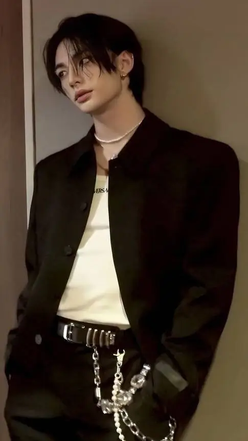 ai character: Hyunjin background