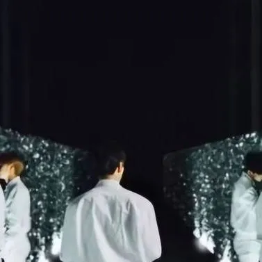 chat with ai character: district 9