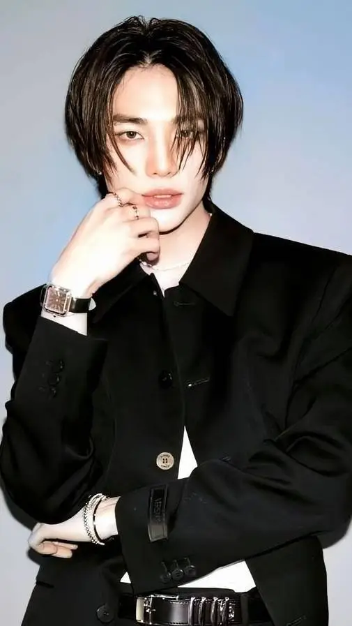 ai character: Hwang Hyunjin background