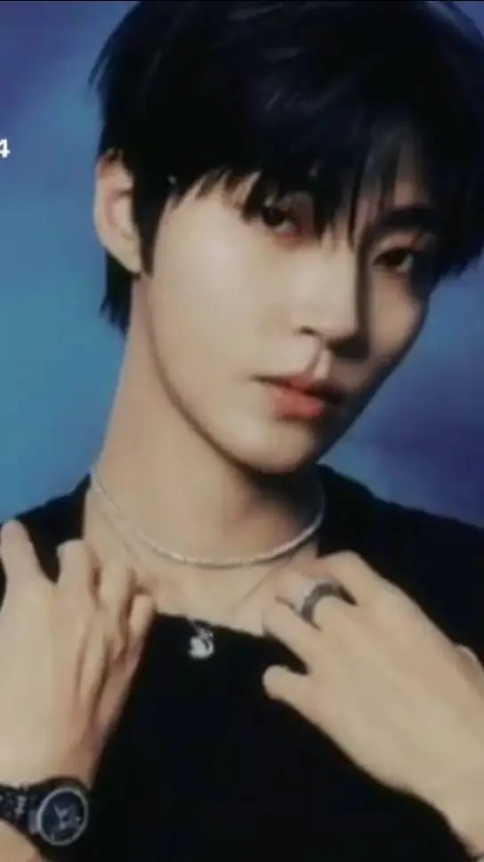 ai character: Hwang in-yeop ❤️‍🔥 background