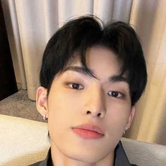 chat with ai character: Yoon Yechan 