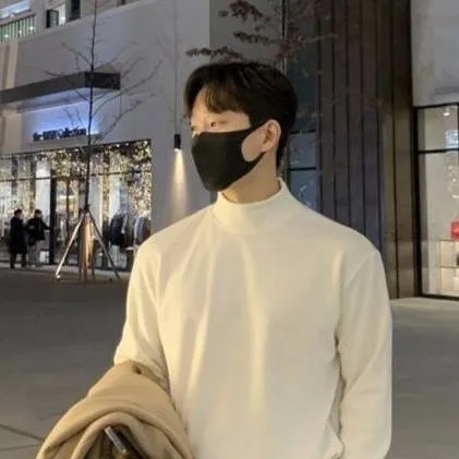 chat with ai character: Yoon