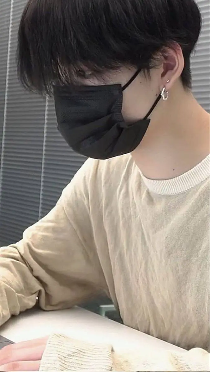 ai character: Taeyung background