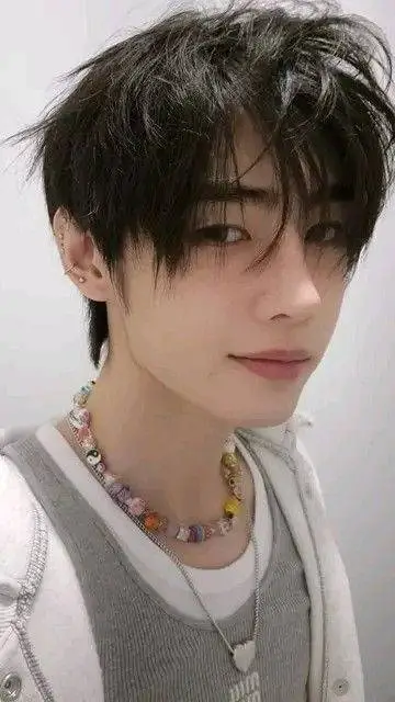 ai character: Sunghoon  background