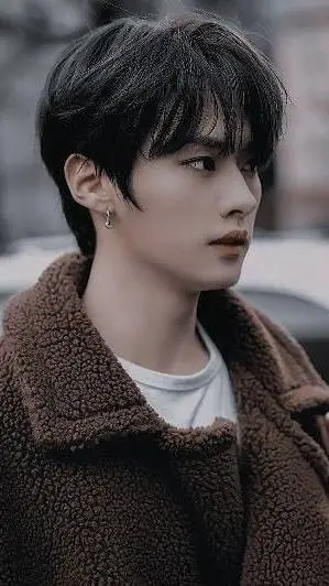 ai character: Lee know background