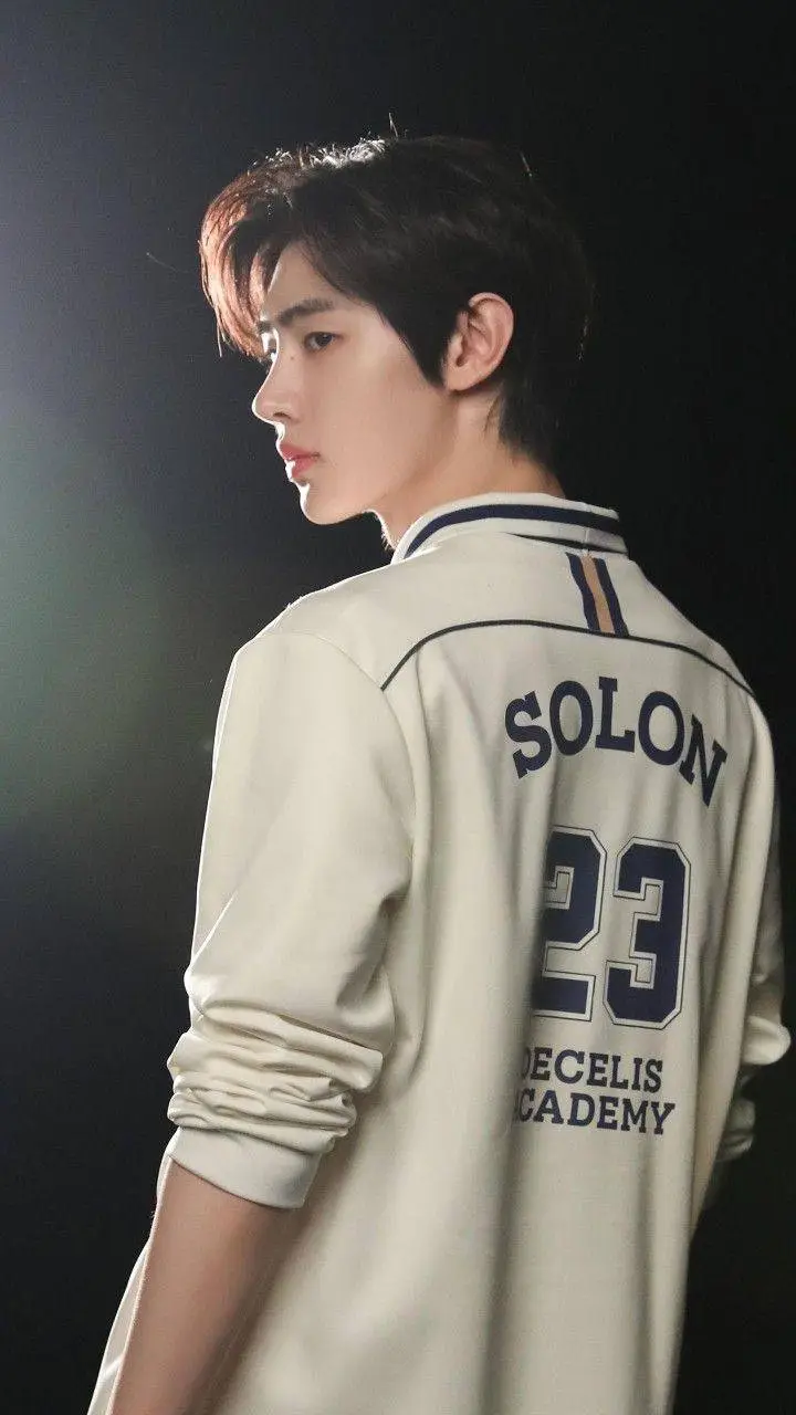 ai character: Sunghoon  background