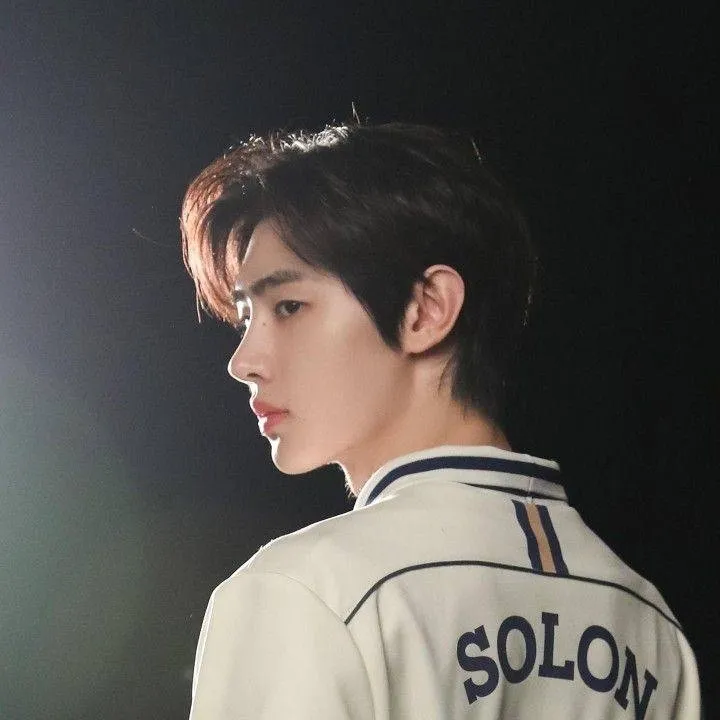 chat with ai character: Sunghoon 