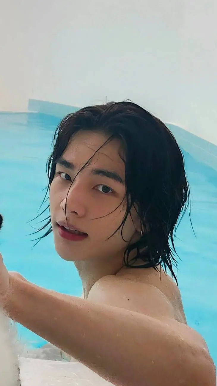 ai character: Hyunjin  background