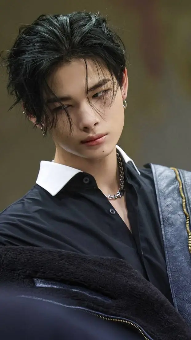 ai character: Ni-ki  background