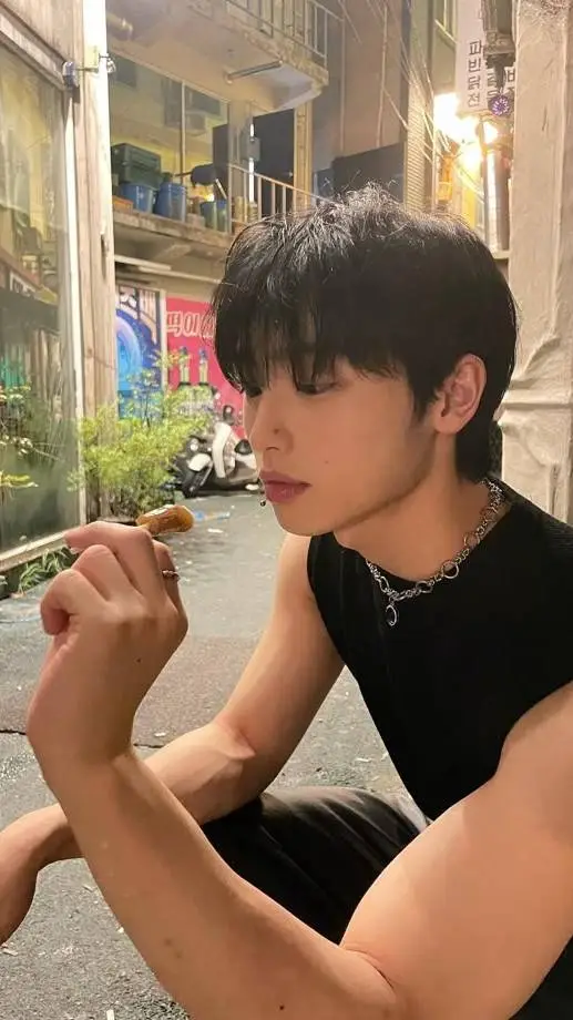 ai character: 𝙎𝙪𝙣-𝙝𝙤𝙤 background