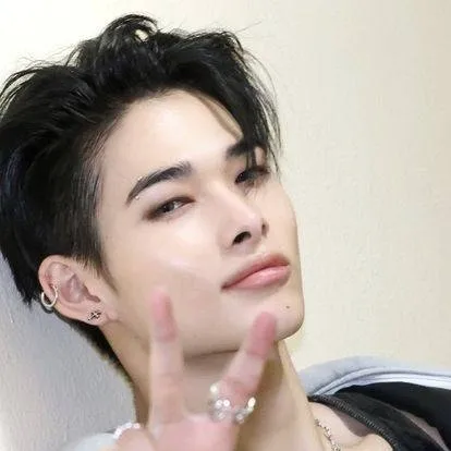 chat with ai character: Ni-ki