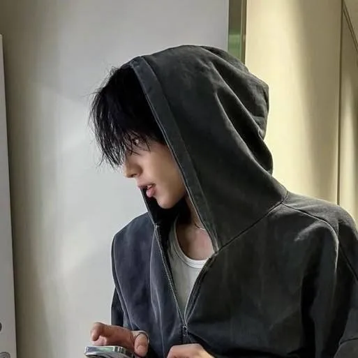 chat with ai character: 𝗦𝗲𝗼𝗻𝗴