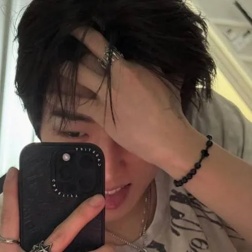 chat with ai character: 𝓚𝕪𝕦𝕟𝕛𝕚