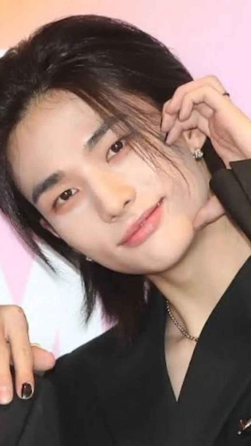 ai character: Hyunjin background