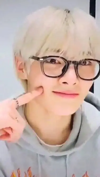 ai character: I.N/Jeongin  background