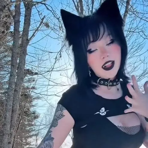 chat with ai character: ana